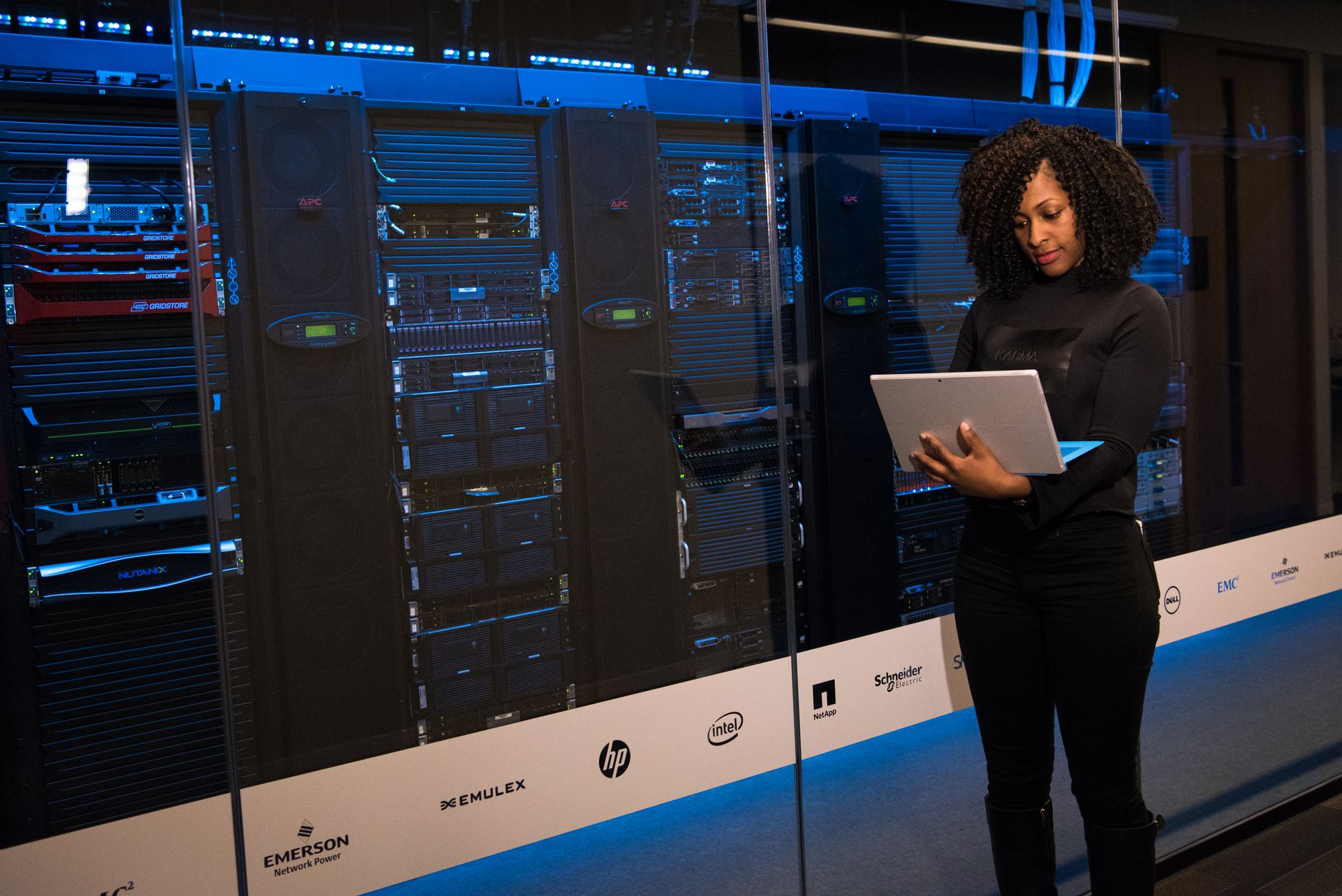 Structured server storage architecture display